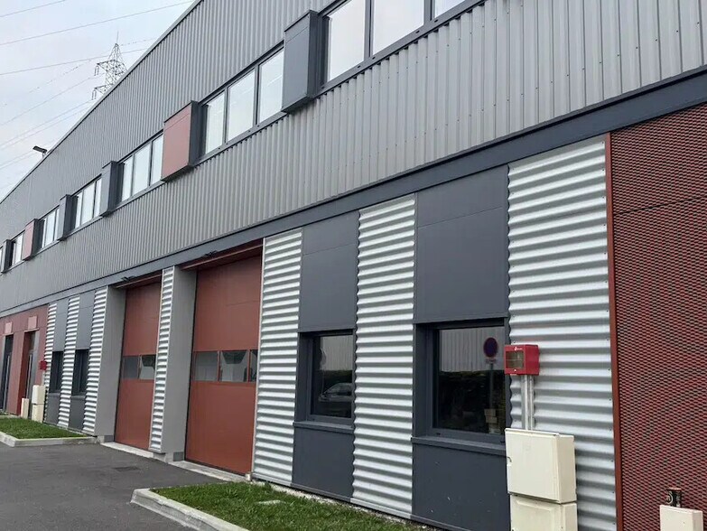 Local d’activités dans Corbeil-Essonnes à louer - Photo de l’immeuble – Image 3 sur 5