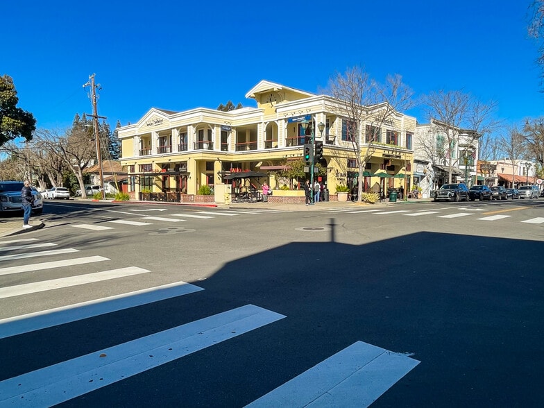 511 Main St, Pleasanton, CA à louer - Photo de l’immeuble – Image 3 sur 6