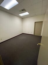 2425 N Meridian St, Indianapolis, IN à louer Photo intérieure– Image 1 sur 8