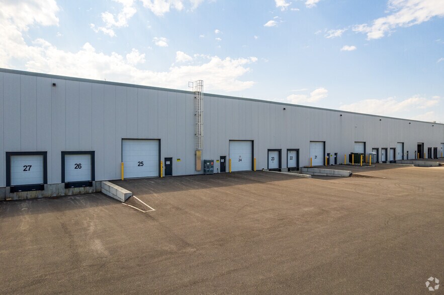 960-1000 Rue Parent, St-Bruno-de-Montarville, QC à louer - Photo de l’immeuble – Image 2 sur 3