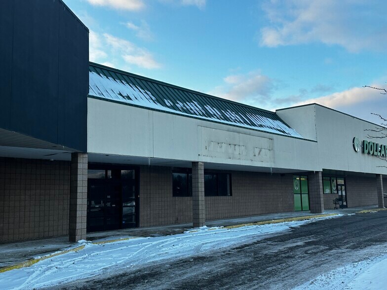 744 W Highland Rd, Highland, MI à louer - Photo de l’immeuble – Image 2 sur 4