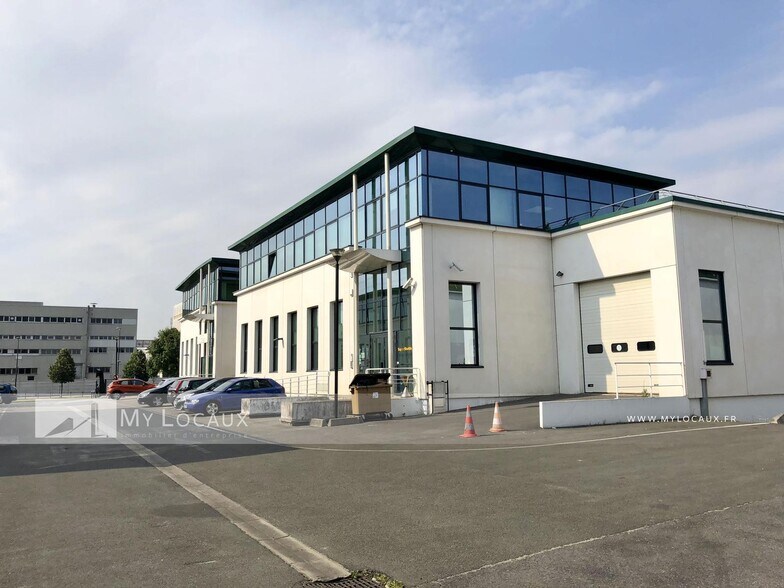 Local d’activités dans Villeneuve-La-Garenne à louer - Photo de l’immeuble – Image 1 sur 6