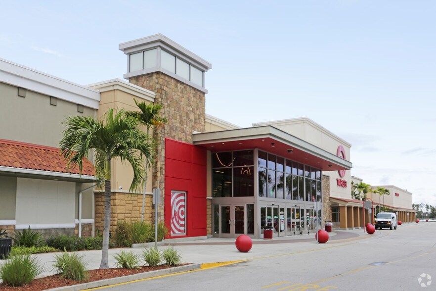 9350-9400 Dynasty Dr, Fort Myers, FL à louer - Photo de l’immeuble – Image 2 sur 8