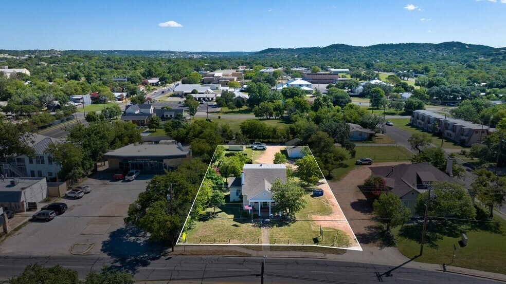 1016 Main St, Kerrville, TX à vendre - Photo de l’immeuble – Image 2 sur 14