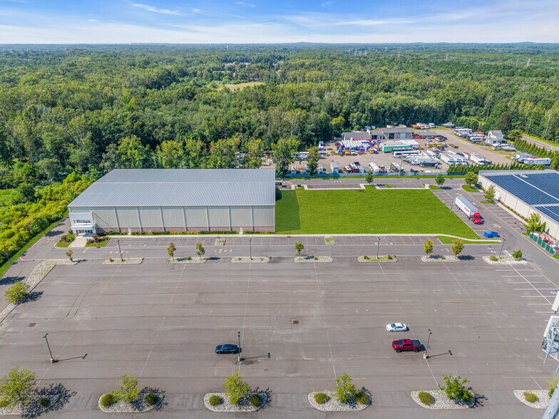 269 Squankum Rd, Farmingdale, NJ à vendre - Photo de l’immeuble – Image 2 sur 4