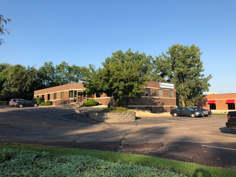 3610 Oakwood Mall Dr, Eau Claire, WI à louer - Photo principale – Image 1 sur 6