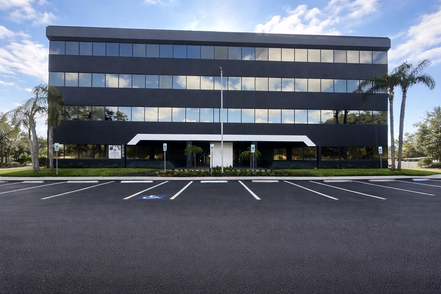 6698 68th Ave N, Pinellas Park, FL à louer Photo de l’immeuble– Image 1 sur 12