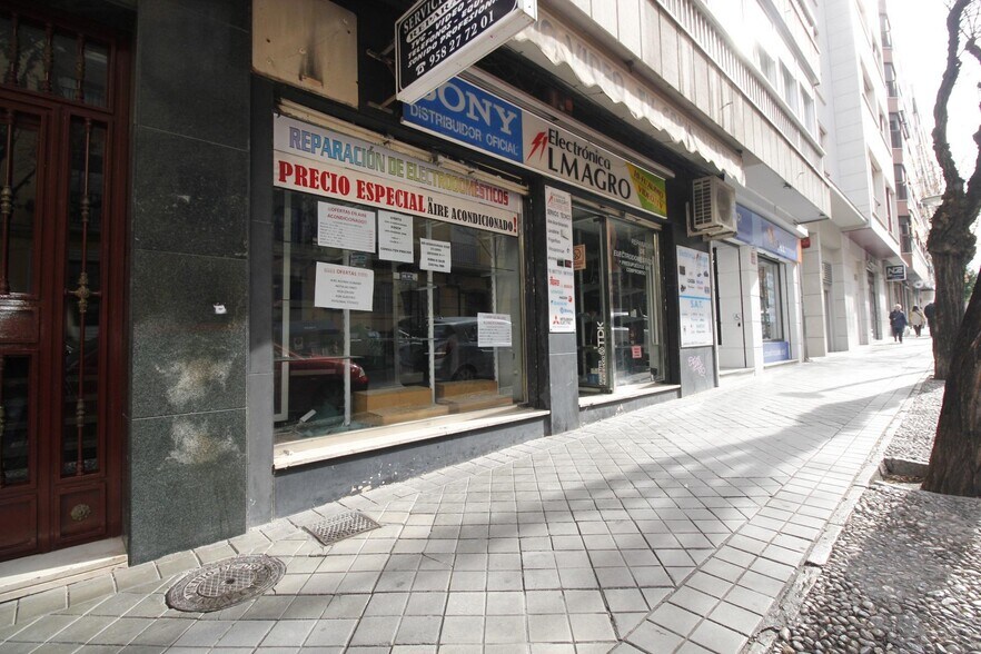 Local commercial dans Granada, Granada à louer - Photo de l’immeuble – Image 2 sur 19