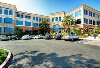 2655 1st St, Simi Valley, CA à louer Photo de l’immeuble– Image 1 sur 8