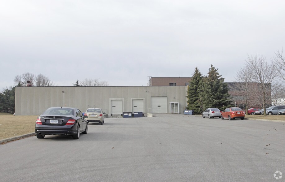 1 Kenview Blvd, Brampton, ON à louer - Photo de l’immeuble – Image 2 sur 16