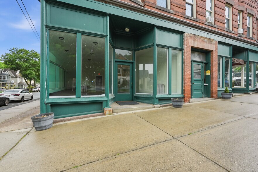 226-228 Sargeant St, Holyoke, MA à vendre - Photo de l’immeuble – Image 3 sur 9