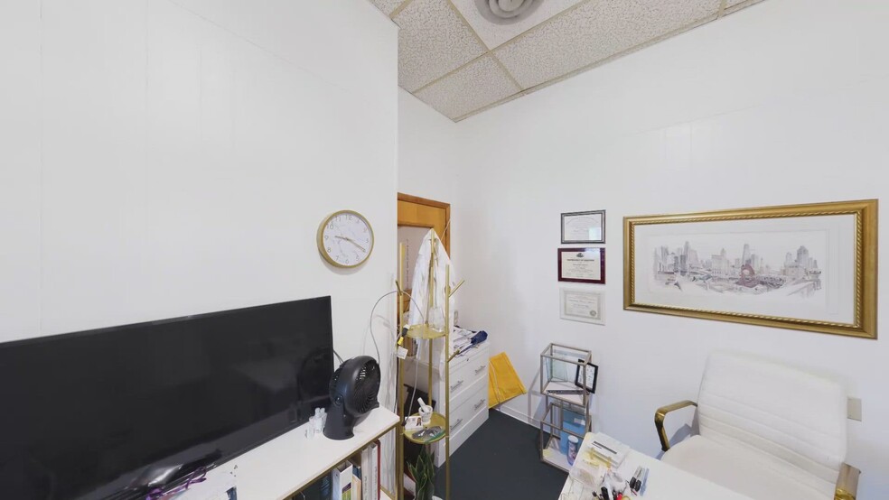 3330 N Milwaukee Ave, Chicago, IL à vendre - Vidéo sur l’annonce professionnelle – Image 2 sur 43