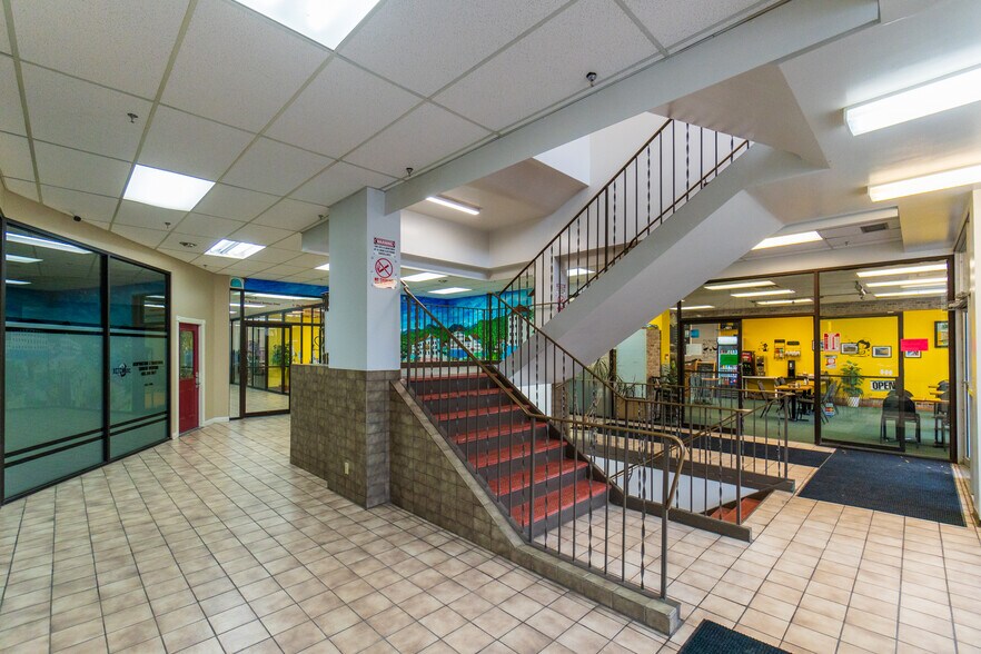 4929 50 St, Red Deer, AB à vendre - Photo de l’immeuble – Image 3 sur 3