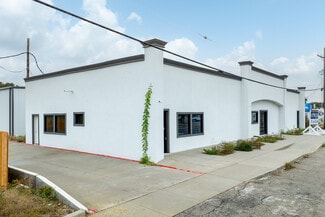 Plus de détails pour 2004 N Frazier St, Conroe, TX - Local d'activités à louer