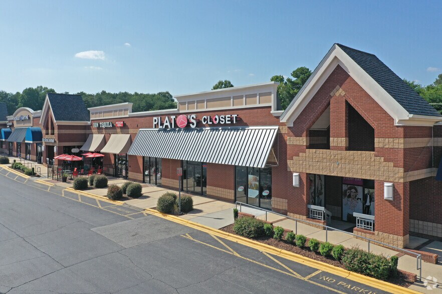 500-692 Hanes Mall Blvd, Winston-Salem, NC à louer - Photo principale – Image 1 sur 16