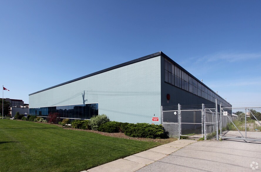 254 Attwell Dr, Toronto, ON à louer - Photo de l’immeuble – Image 2 sur 2