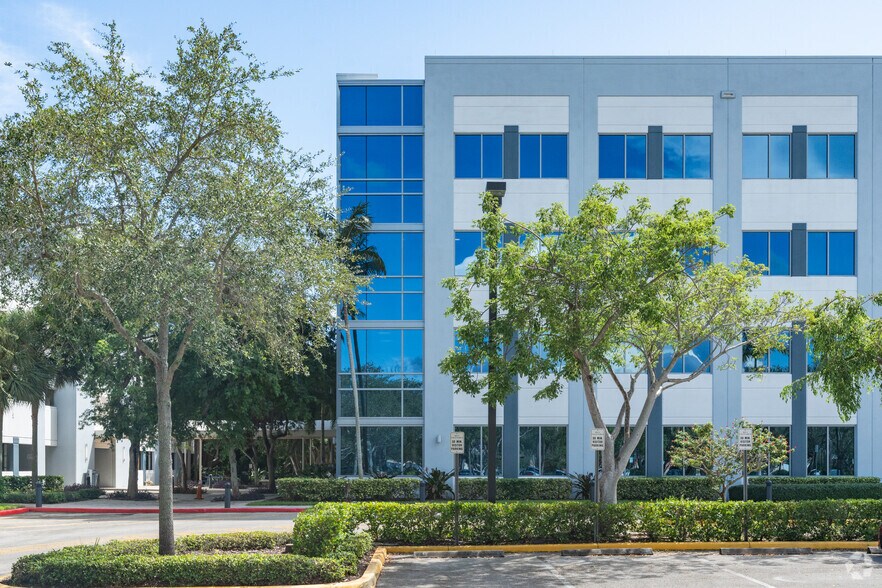 750 Park of Commerce Blvd, Boca Raton, FL à louer - Photo de l’immeuble – Image 2 sur 7