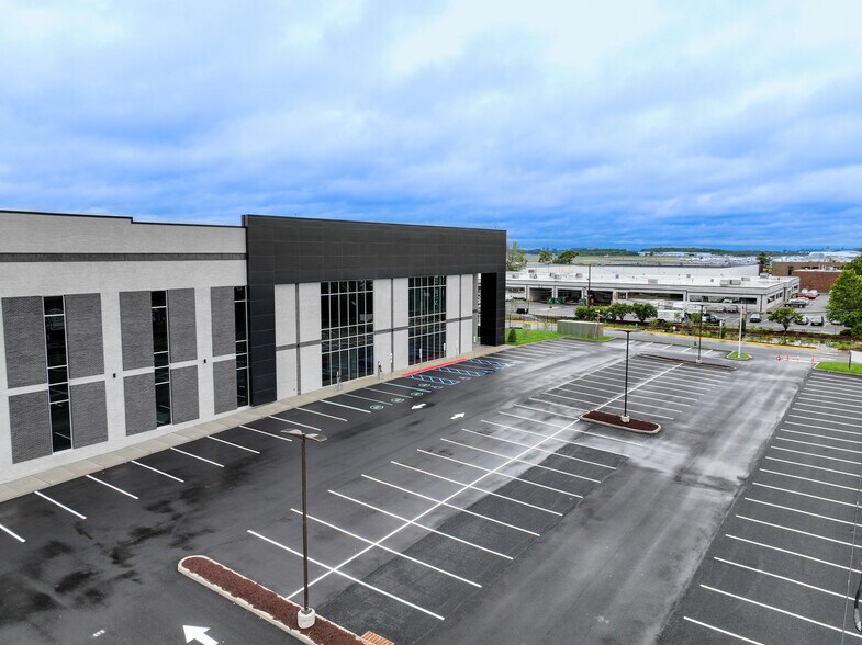 200 Hollister Rd, Teterboro, NJ à louer - Photo de l’immeuble – Image 2 sur 9