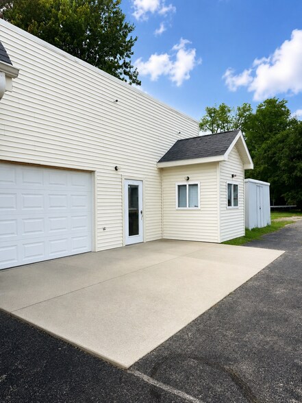 301 Beech St, Connersville, IN à vendre - Photo de l’immeuble – Image 3 sur 24