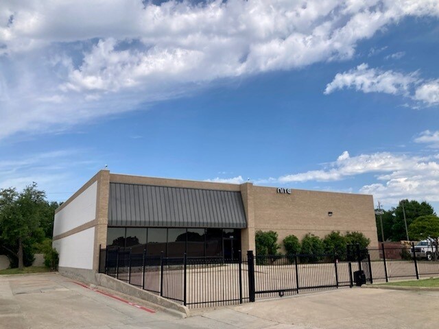 3749 N Josey Ln, Carrollton, TX à vendre - Photo de l’immeuble – Image 3 sur 12