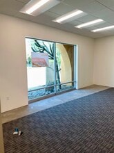 18320-18330 Oxnard St, Tarzana, CA à louer Photo intérieure– Image 2 sur 10