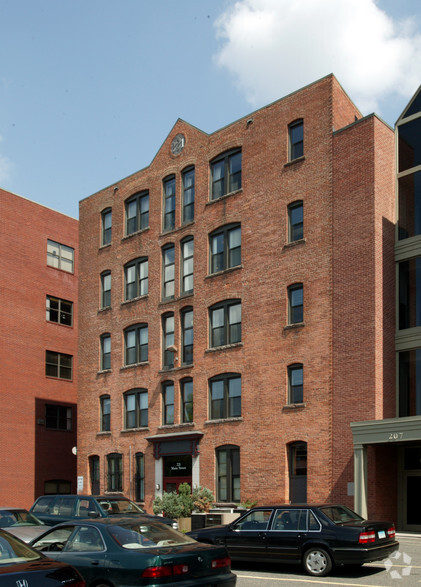 213-221 Main St, Hartford, CT à louer - Photo de l’immeuble – Image 3 sur 5