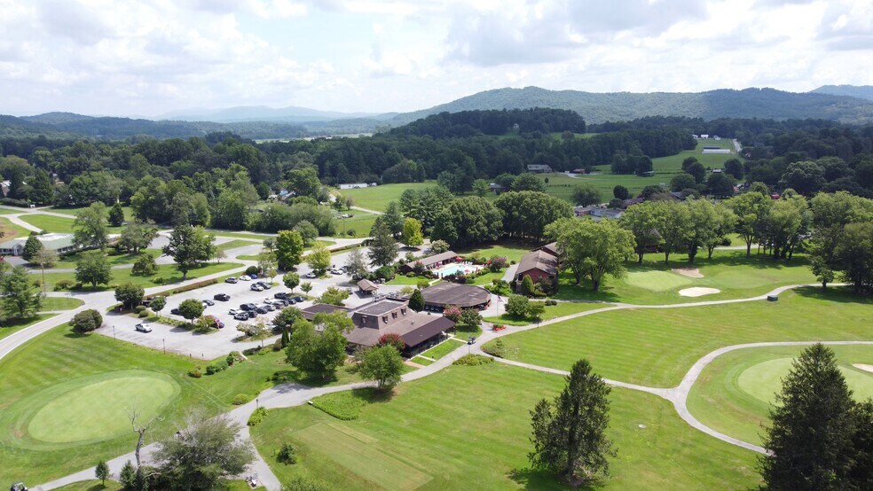 450 Brickyard Rd, Etowah, NC à vendre - Photo de l’immeuble – Image 3 sur 22