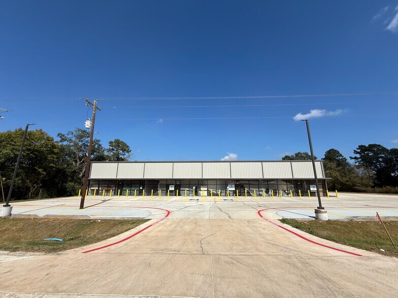 18487 Highway 105, Cleveland, TX à louer - Photo de l’immeuble – Image 1 sur 8
