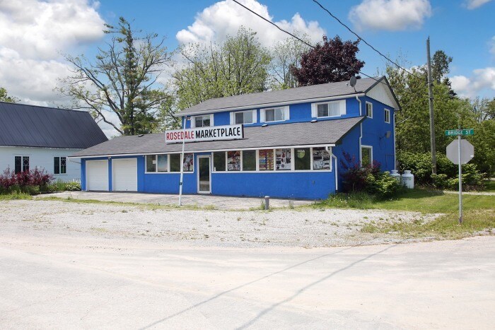 9 Bridge St, Kawartha Lakes, ON à louer Photo de l’immeuble– Image 1 sur 13
