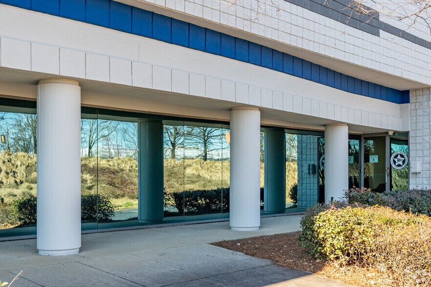 200 Tradeport Blvd, Atlanta, GA à louer - Photo de l’immeuble – Image 2 sur 4