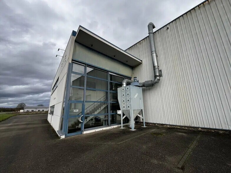 Local d'activités dans Wittisheim à vendre - Photo de l’immeuble – Image 2 sur 9