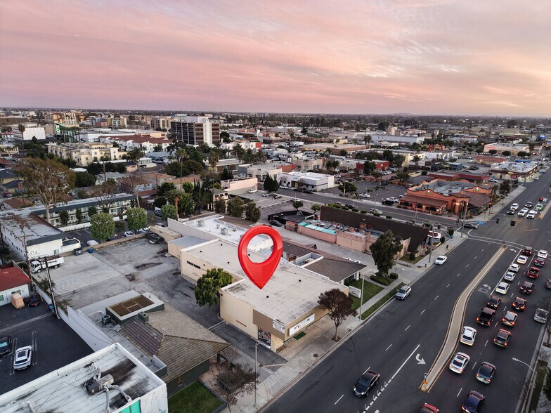 10900 Paramount Blvd, Downey, CA à vendre - Photo de l’immeuble – Image 2 sur 10