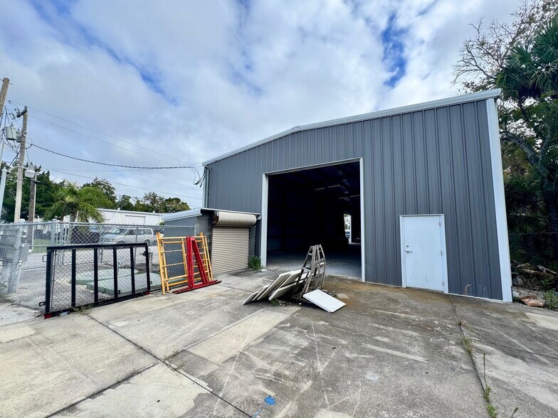 702 Commercial Dr, Holly Hill, FL à louer - Photo de l’immeuble – Image 3 sur 14
