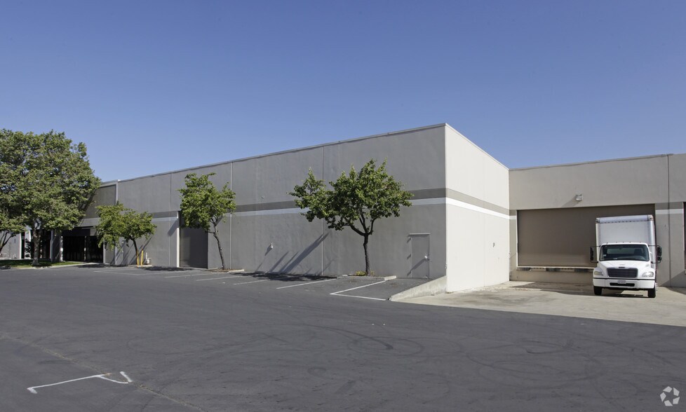 2357 Industrial Pky W, Hayward, CA à louer - Photo principale – Image 1 sur 4