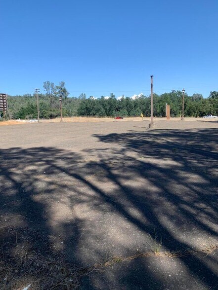 14472 Wonderland Blvd, Redding, CA à vendre - Photo de l’immeuble – Image 2 sur 13