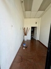 6820-6856 NW 77th Ct, Miami, FL à louer Photo intérieure– Image 2 sur 10