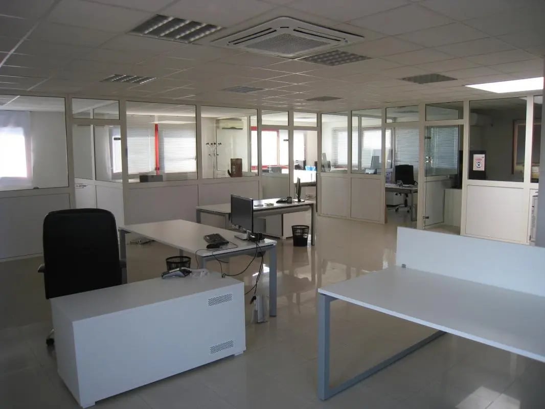 Bureau dans Aubagne à louer Photo de l’immeuble– Image 1 sur 8