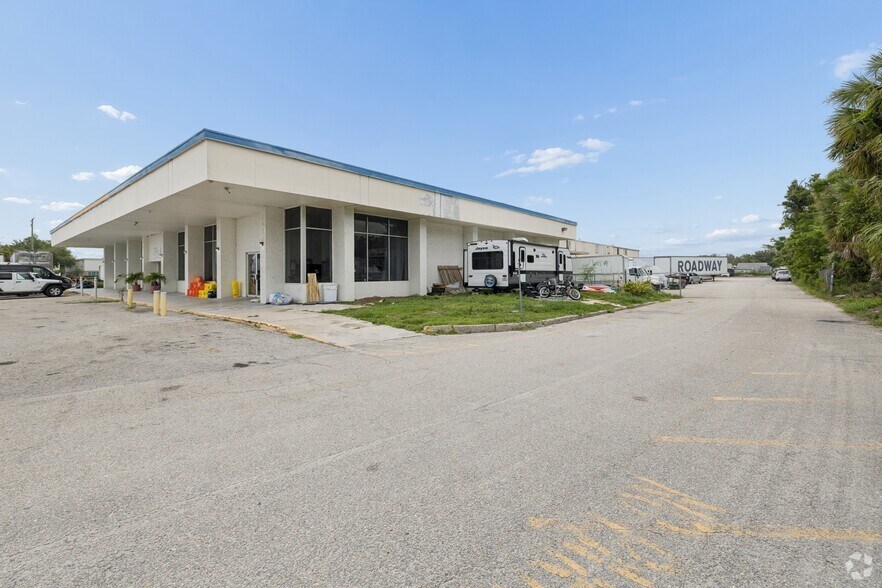 7501 E 15th St, Sarasota, FL à louer - Photo de l’immeuble – Image 2 sur 24