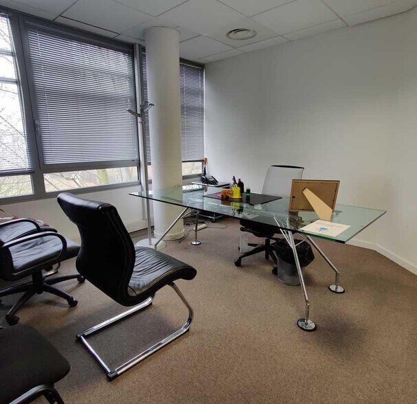 Bureau dans Saint-Priest à louer - Photo de l’immeuble – Image 3 sur 11