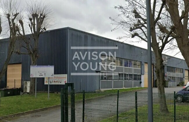 Plus de détails pour Local d'activités à louer