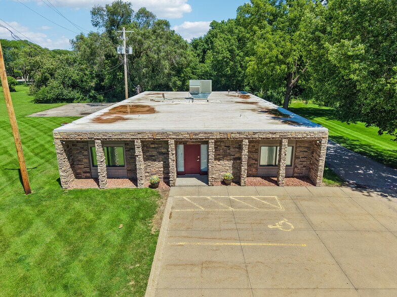 2721 SW 30th St, Des Moines, IA à vendre - Photo de l’immeuble – Image 2 sur 49