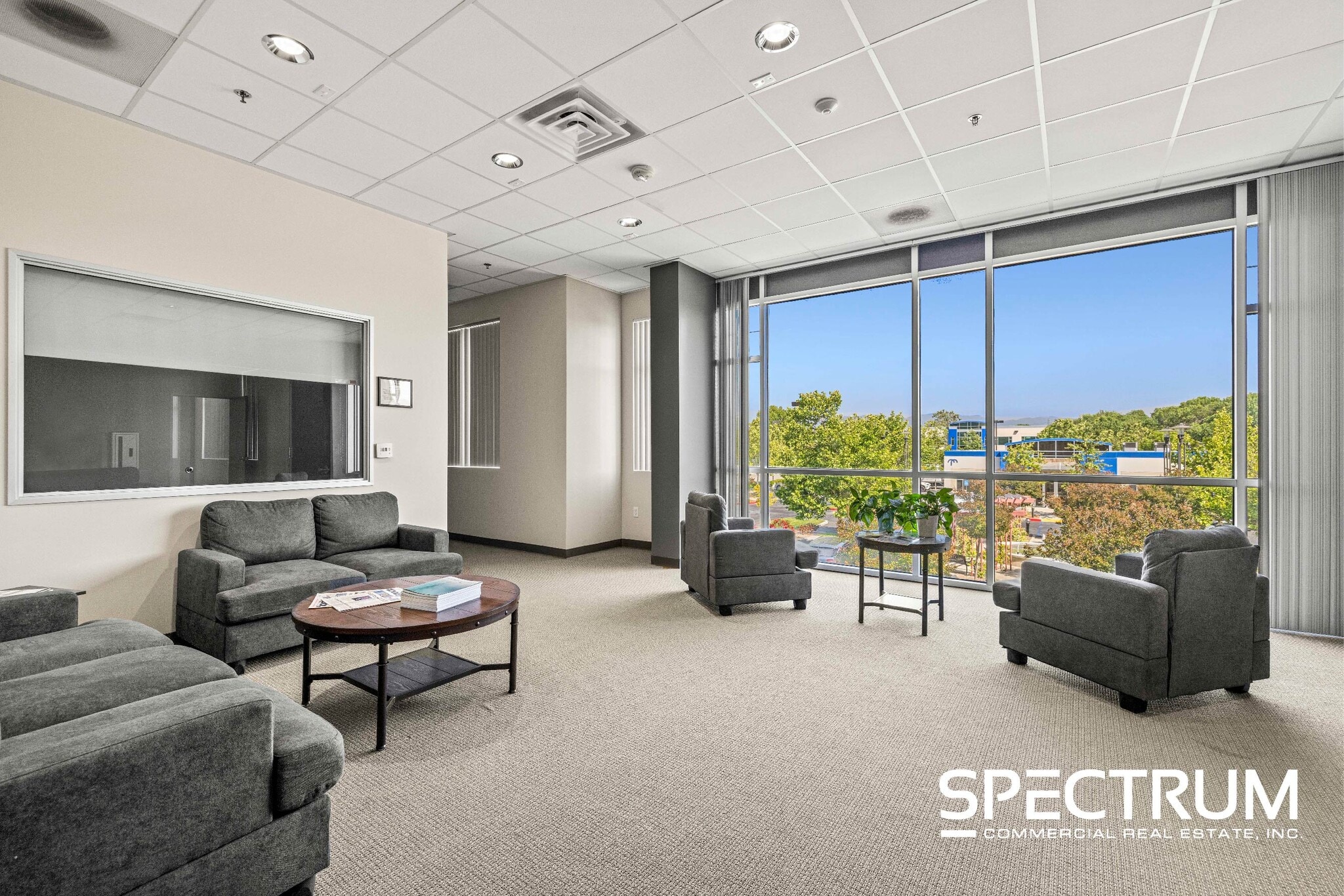 25106 Avenue Tibbitts, Valencia, CA à louer Photo de l’immeuble– Image 1 sur 15