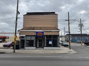 2100 N Claiborne Ave, New Orleans, LA à louer Photo de l’immeuble– Image 1 sur 7