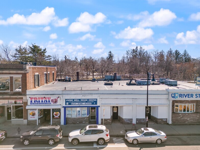 542 River St, Mattapan, MA à louer - Photo de l’immeuble – Image 2 sur 6