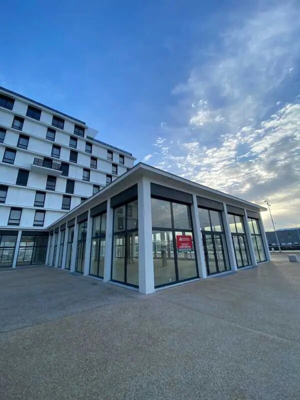 Local commercial dans Le Havre à louer Photo de l’immeuble– Image 1 sur 5