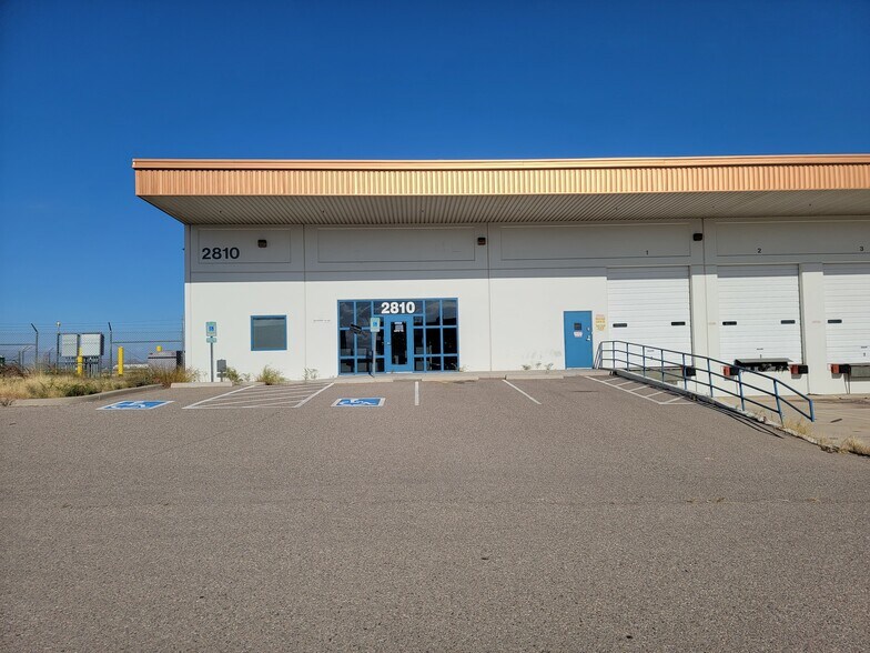 2810 E Airport Dr, Tucson, AZ à louer - Photo de l’immeuble – Image 1 sur 4