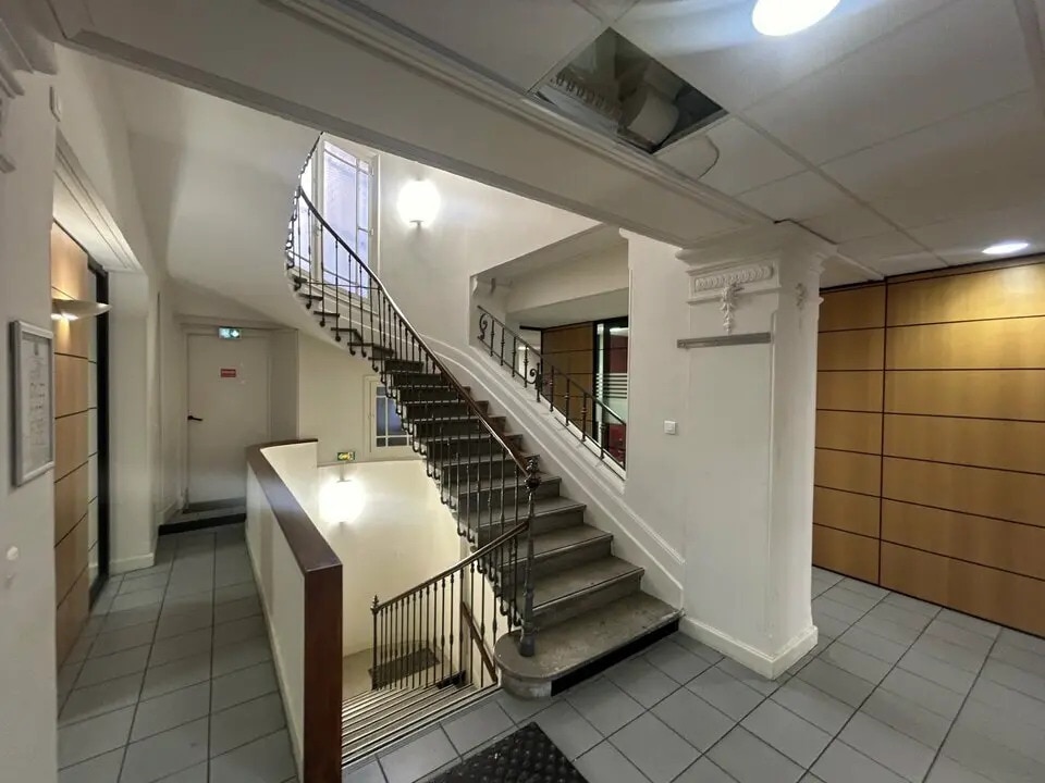 Bureau dans Alès à vendre Hall d’entrée– Image 1 sur 7