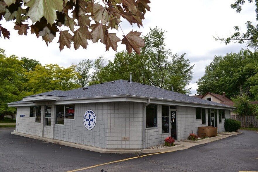 2467 E Hill Rd, Grand Blanc, MI à louer - Photo de l’immeuble – Image 3 sur 3