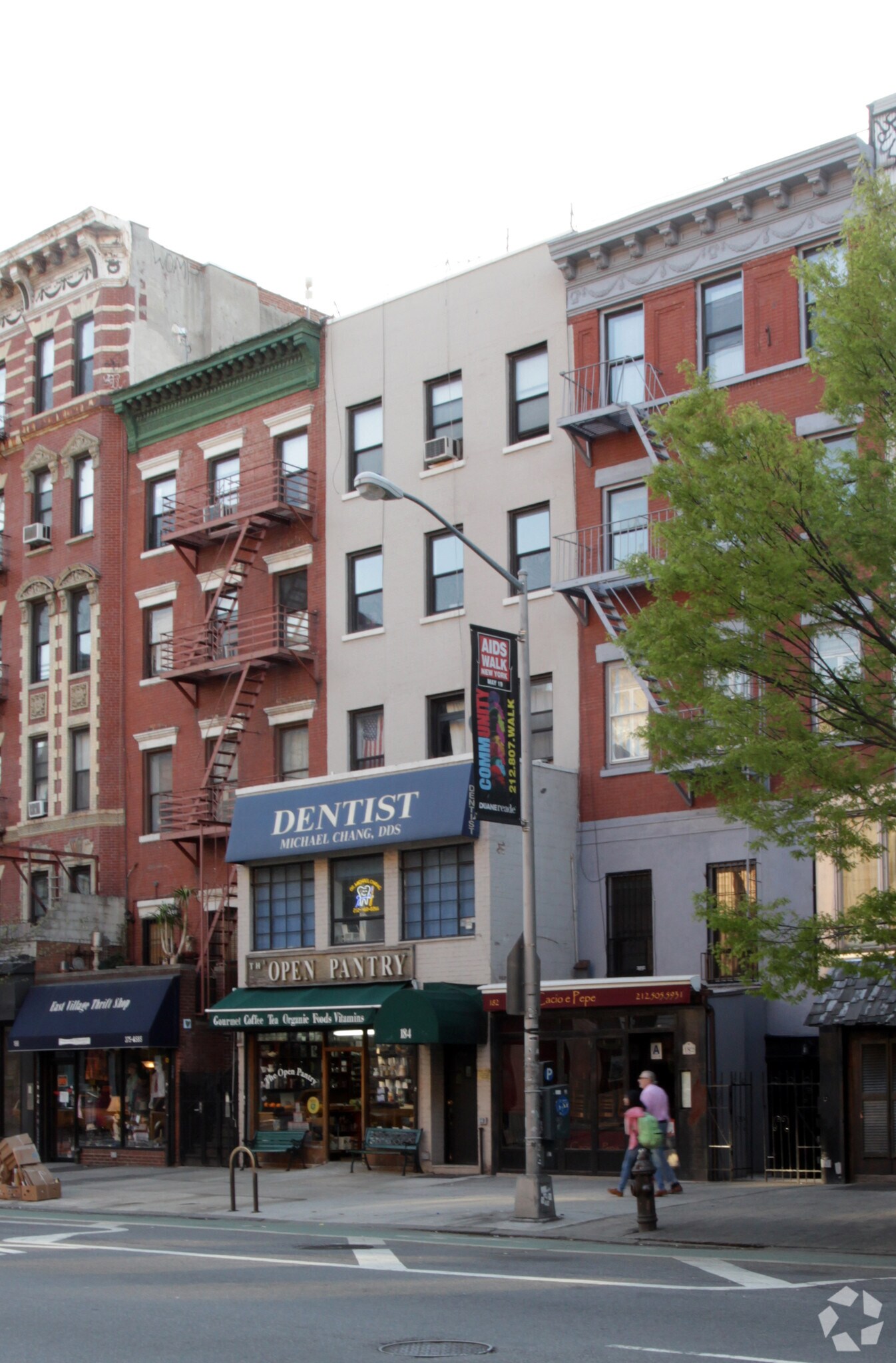 184 2nd Ave, New York, NY à louer Photo principale– Image 1 sur 3