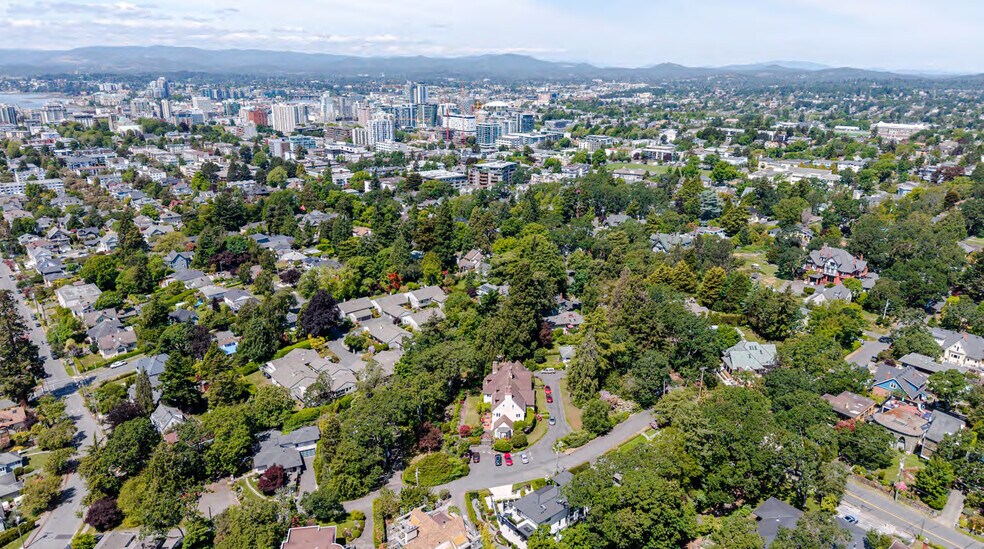1325-1337 Rockland Av, Victoria, BC à vendre - Photo de l’immeuble – Image 3 sur 9